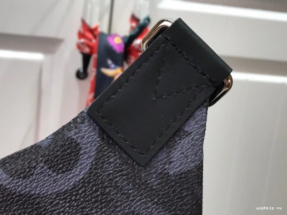 WIS LOUIS DISCOVERY VUITTON BUMBAG 0211